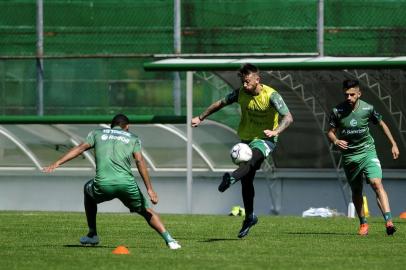 CAXIAS DO SUL, RS, BRASIL, 29/08/2018 - Juventude treina antes da viagem à Belem, onde enfrenta o Paysandu. NA FOTO: Lateral Neuton. (Marcelo Casagrande/Agência RBS)