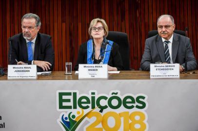 The president of the Brazilian High Electoral Court (TSE), Judge Rosa Weber (C), Brazilian Minister of Public Security Raul Jungmann (L), and the chief of the Brazilian Office of Institutional Security Sergio Etchegoyen, deliver a press conference in Brasilia, on October 21, 2018, to announce measures to combat the spread of fake news in social networks. - Brazil will hold runoff presidential elections on October 28. (Photo by EVARISTO SA / AFP)