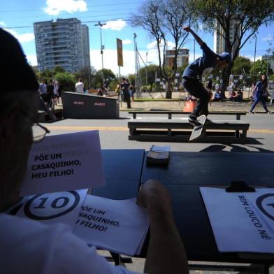  CAXIAS DO SUL, RS, BRASIL 21/10/2018Programação Skate no Asilo leva idosos de diversas entidades para serem jurados em competição de skate. (Felipe Nyland/Agência RBS)