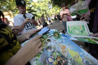  PORTO ALEGRE, RS, BRASIL - 2018.10.21 - Redenção recebeu uma batalha de jogadores de pokemóns. Batizado de Dia da Comunidade pela desenvolvedora do aplicativo, a Niantic, o encontro ocorre todos os meses em parques públicos dos países onde o jogo é liberado. (Foto: ANDRÉ ÀVILA/ Agência RBS)