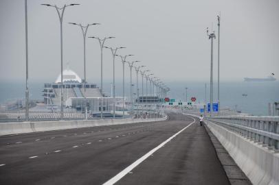 A general view shows of the East Artificial Island of the Hong Kong-Zhuhai-Macau Bridge (HKZM) in Hong Kong on October 19, 2018, five days ahead of its opening ceremony. - The worlds longest sea bridge, connecting Hong Kong, Macau and the Chinese mainland will open to traffic on October 24, 2018 officials said, after complaints about the secrecy surrounding the project. (Photo by Anthony WALLACE / AFP)