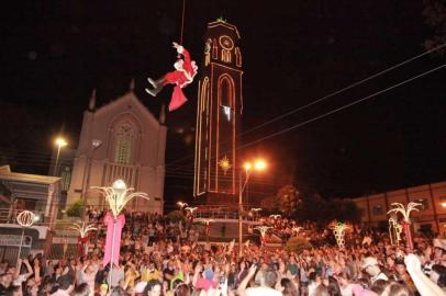 O Largo da Matriz Nossa Senhora de Lourdes será palco da abertura do 16º Sinos de Natal de Flores da Cunha neste domingo. 