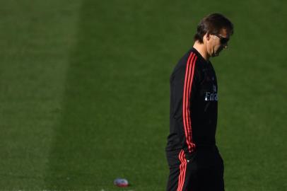  Real Madrids Spanish coach Julen Lopetegui attends a training session at the Valdebebas training ground in Madrid on October 22, 2018 on the eve of the UEFA Champions League football match Real Madrid CF against FC Viktoria Plzen. (Photo by GABRIEL BOUYS / AFP)Editoria: SPOLocal: MadridIndexador: GABRIEL BOUYSSecao: soccerFonte: AFPFotógrafo: STF