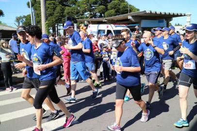  Na manhã de domingo, mais de 2 mil pessoas participaram da 2ª Caminhada e Corrida da Saúde. O evento, promovido pelas empresas Randon e pela operadora SSI Saúde, reuniu funcionários, dependentes, atletas e população em geral no entorno do complexo industrial do bairro Interlagos, em Caxias do Sul. 