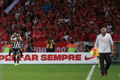  PORTO ALEGRE, RS, BRASIL - 22/10/2018 - Inter recebe o Santos no Beira-Rio pelo Brasileirão 2018. Gol do Santos. Gabriel Barbosa.Indexador: Jeff Botega