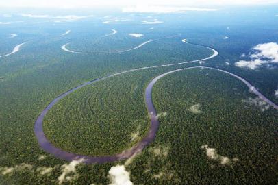  Estradas dágua ,Amazônia ,Brasil , 04/11/2014 -  No barco recreio, a rede é a cama do passageiro, que passa a maior parte do tempo deitado até chegar ao seu destino.(FOTO:Fabiano Mazzotti/)Indexador: Fabiano Mazzotti