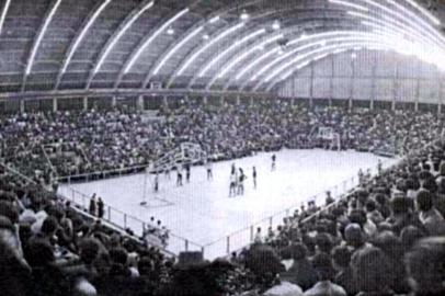  Foto de uma partida de baskete na Universíade 1963.Foto do livro ¿Universíade 1963, de Rodrigo Koch.