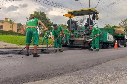 Retomadas obras de recapeamento asfáltico na Perimetral Oeste, em Caxias do Sul