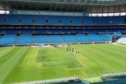 Gramado da Arena do Grêmio após o show de Shakira