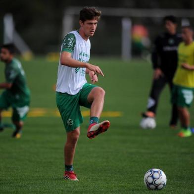 CAXIAS DO SUL, RS, BRASIL 08/10/2018Time do Juventude treino em seu CT antes de enfrentar o Goias pela série B do Brasileirão. Na foto: Volante Bertotto. (Felipe Nyland/Agência RBS)