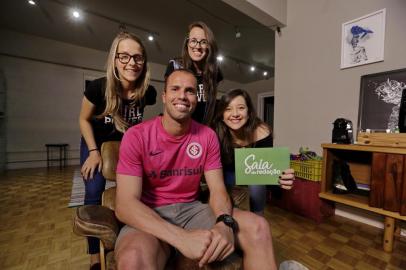  PORTO ALEGRE, RS, BRASIL, 24/10/2018:  Saia de Redação com o goleiro do Internacional Marcelo Lomba. (CAMILA DOMINGUES/AGÊNCIA RBS)