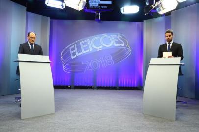  PORTO ALEGRE, RS, BRASIL, 25-10-2018. Debate na RBS TV com os candidatos a governadores do RS, pelo segundo turno, José Ivo Sartori e Eduardo Leite. (ISADORA NEUMANN/AGÊNCIA RBS)