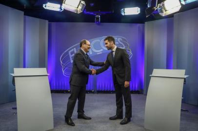  PORTO ALEGRE, RS, BRASIL, 25-10-2018. Debate na RBS TV com os candidatos a governadores do RS, pelo segundo turno, José Ivo Sartori e Eduardo Leite.(ISADORA NEUMANN/AGÊNCIA RBS)