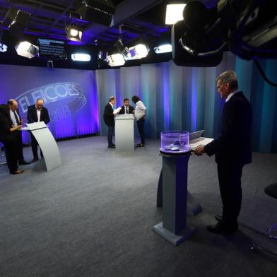  PORTO ALEGRE, RS, BRASIL, 25-10-2018. Debate na RBS TV com os candidatos a governadores do RS, pelo segundo turno, José Ivo Sartori e Eduardo Leite.(ISADORA NEUMANN/AGÊNCIA RBS)