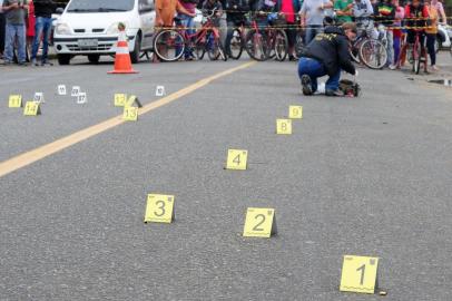  Homicidio no bairro Comasa,rua Ponte Serrada, no locl foram encontradas mais de 40 capsula de arma de fogo.