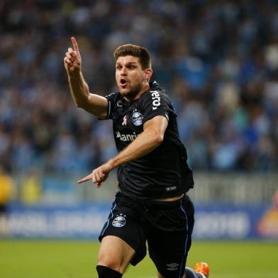 Grêmio enfrenta o Bahia na Arena pela 28ª rodada do Brasileirão. No lance, Walter Kannemann