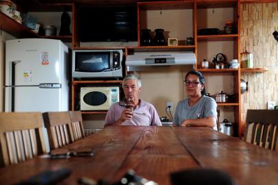 CAXIAS DO SUL, RS, BRASIL, 25/10/2018A família belém é acompanhada pelo Pioneiro desde 2014. Na primeira reportagem eles falaram sobre as expectativas das eleições.Casal José Luceno Belem e Teresinha Ribeiro (Lucas Amorelli/Agência RBS)