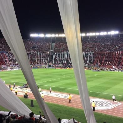 Vista interna do Monumental de Núñez, estádio do River Plate.