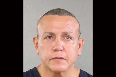 This handout mugshot obtained courtesy of the Broward County Sheriffs Office shows an August 2015 booking photo of Cesar Sayoc, who the US media on October 26, 2018 identifies as the suspect in connection with 12 suspicious packages and pipe bombs sent to critics of US President Donald Trump. - US investigators have arrested the suspect in Florida in connection with 12 suspicious packages and pipe bombs sent to critics of Donald Trump in a days-long spree that has inflamed the United States ahead of key midterm elections. (Photo by HO / BROWARD COUNTY SHERIIFS OFFICE / AFP) / == RESTRICTED TO EDITORIAL USE  / MANDATORY CREDIT:  AFP PHOTO /  BROWARD COUNTY SHERIFFS OFFICE / NO MARKETING / NO ADVERTISING CAMPAIGNS /  DISTRIBUTED AS A SERVICE TO CLIENTS  ==
