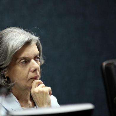 A presidente do Supremo Tribunal Federal (STF), ministra Cármen Lúcia, criticou, nesta terça-feira, as iniciativas que pretendem criminalizar a atuação de juízes, como o projeto de lei sobre abuso de autoridade que tramita no Congresso Nacional.