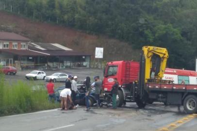 Acidente deixa dois feridos na 453 em Farroupilha