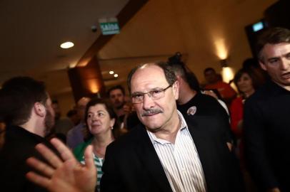  PORTO ALEGRE, RS, BRASIL, 28-10-2018. Candidato a reeleição, José Ivo Sartori (MDB) faz pronunciamento após derrota em seu comitê. (CARLOS MACEDO/AGÊNCIA RBS)