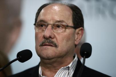  PORTO ALEGRE, RS, BRASIL, 28-10-2018. Candidato a reeleição, José Ivo Sartori (MDB) faz pronunciamento após derrota em seu comitê. (CARLOS MACEDO/AGÊNCIA RBS)