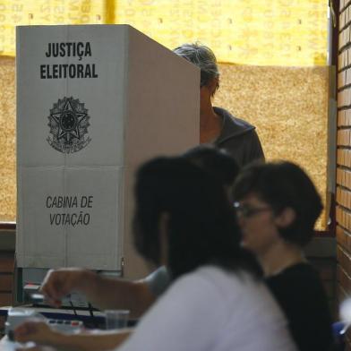  PORTO ALEGRE, RS, BRASIL, 28-10-2018: Movimentação tranquila em seções eleitorais de Porto Alegre no final da tarde de domingo (FOTO FÉLIX ZUCCO/AGÊNCIA RBS, Editoria de Notícias).