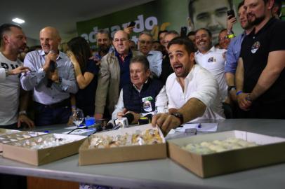  PORTO ALEGRE, RS, BRASIL, 28-10-2018. Candidato eleito a governador Eduardo Leite (PSDB) faz pronunciamento em coletiva (MATEUS BRUXEL/AGÊNCIA RBS)