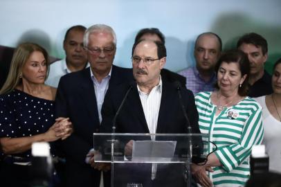  PORTO ALEGRE, RS, BRASIL, 28-10-2018. Candidato a reeleição, José Ivo Sartori (MDB) faz pronunciamento após derrota em seu comitê. (CARLOS MACEDO/AGÊNCIA RBS)