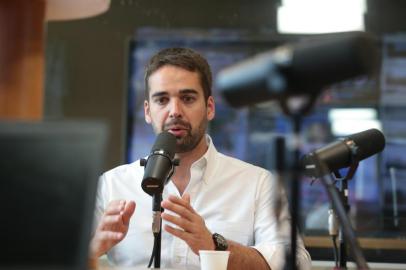  PORTO ALEGRE, RS, BRASIL, 29/10/2018 - Depois de eleito Eduardo faz vísita a redação e concede entrevista a rádio gaucha. (FOTOGRAFO: FERNANDO GOMES / AGENCIA RBS)