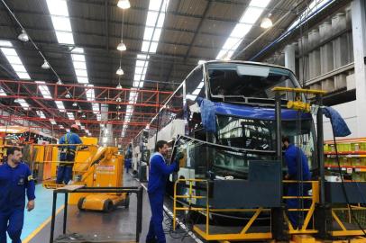  CAXIAS DO SUL, RS, BRASIL (07/07/2015) Marcopolo 2015. Empresa Marcopolo investe em tecnologia para produzir ônibus, cujos veículos são exportados para mais de cem países.    (Roni Rigon/Pioneiro)