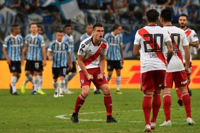  Argentinas River Plate Rafael Borre (C) celebrates his goal scored against Brazils Gremio, during their 2018 Copa Libertadores semifinal match held at Gremio Arena, in Porto Alegre, Brazil, on October 30, 2018. (Photo by NELSON ALMEIDA / AFP)Editoria: SPOLocal: Porto AlegreIndexador: NELSON ALMEIDASecao: soccerFonte: AFPFotógrafo: STF