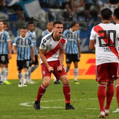  Argentina's River Plate Rafael Borre (C) celebrates his goal scored against Brazil's Gremio, during their 2018 Copa Libertadores semifinal match held at Gremio Arena, in Porto Alegre, Brazil, on October 30, 2018. (Photo by NELSON ALMEIDA / AFP)Editoria: SPOLocal: Porto AlegreIndexador: NELSON ALMEIDASecao: soccerFonte: AFPFotógrafo: STF