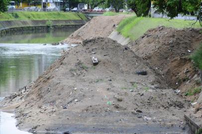  PORTO ALEGRE, RS, BRASIL, 31/10/2018 - Dunas de area no Arroio Dilúvio entre a Avenida Silva Só e o Zaffari da Vicente da Fontoura. (FOTOGRAFO: RONALDO BERNARDI / AGENCIA RBS)