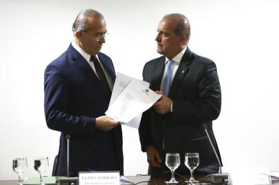 Onyx Lorenzoni (dir.) reúne-se com o ministro da Casa Civil, Michel Temer, para tratar da equipe de transição do governo Bolsonaro