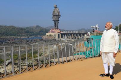 This handout photograph released by Indias Press Information Bureau (PIB) on October 31, 2018 shows Indian Prime Minister Narendra Modi posing for a photo as he takes part in the inauguration festivities for the Statue Of Unity, the worlds tallest statue dedicated to Indian independence leader Sardar Vallabhbhai Patel, overlooking the Sardar Sarovar Dam near Vadodara in Indias western Gujarat state. (Photo by Handout / PIB / AFP) / RESTRICTED TO EDITORIAL USE - MANDATORY CREDIT AFP PHOTO / PIB - NO MARKETING NO ADVERTISING CAMPAIGNS - DISTRIBUTED AS A SERVICE TO CLIENTS -