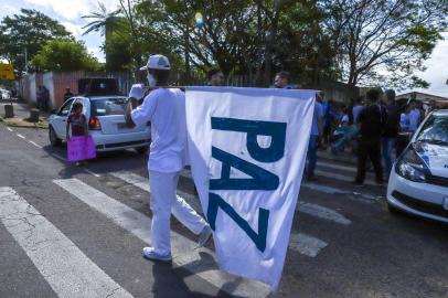  PORTO ALEGRE, RS, BRASIL, 01/11/2018 - Protesto de docentes, pais e alunos na Escola Municipal Grande Oriente do Rio Grande do Sul. (FOTOGRAFO:ISADORA NEUMANN / AGENCIA RBS)