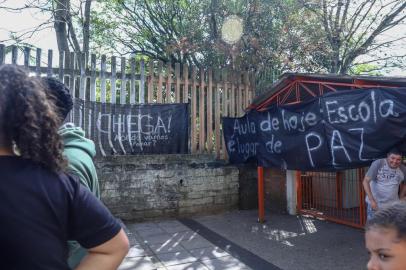  PORTO ALEGRE, RS, BRASIL, 01/11/2018 - Protesto de docentes, pais e alunos na Escola Municipal Grande Oriente do Rio Grande do Sul. (FOTOGRAFO:ISADORA NEUMANN / AGENCIA RBS)