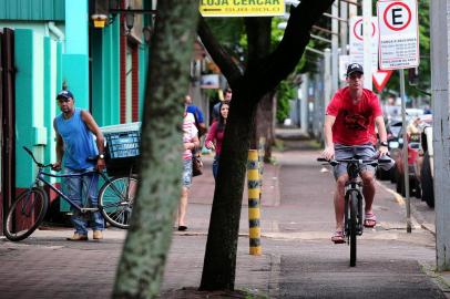 MARECHAL CANDIDO RONDON, PR, BRASIL, 01/11/2018 - A equipe de futsal ACBF chega em Marechal Candido Rondon para enfrentar a equipe do Copagril.A bicicleta é um meio de deslocamento muito usado pela população.NA FOTO: Isaias Seidel. (Marcelo Casagrande/Agência RBS)