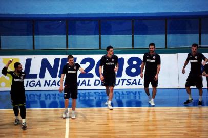  MARECHAL CANDIDO RONDON, PR, BRASIL, 01/11/2018 - A equipe de futsal ACBF chega em Marechal Candido Rondon para enfrentar a equipe do Copagril. No final da tarde de sexta feira, a equipe fez o último treino antes do jogo. (Marcelo Casagrande/Agência RBS)