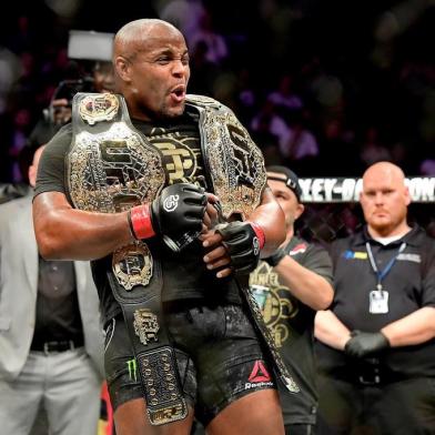 UFC 230 Cormier v LewisNEW YORK, NY - NOVEMBER 03: Daniel Cormier of the United States celebrates his victory over Derrick Lewis of the United States in their heavyweight title bout during the UFC 230 event at Madison Square Garden on November 3, 2018 in New York City.   Steven Ryan/Getty Images/AFPEditoria: SPOLocal: New YorkIndexador: Steven RyanFonte: GETTY IMAGES NORTH AMERICAFotógrafo: STR