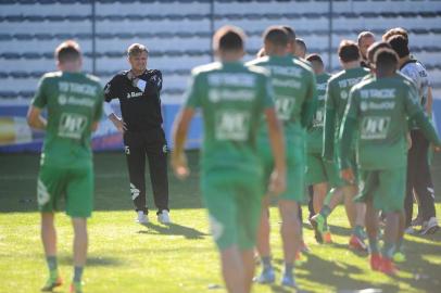  CAXIAS DO SUL, RS, BRASIL, 05/11/2018. Treino do Juventude no estádio Alfredo Jaconi. O Juventude está disputando a série B do Campeonato Brasileiro e briga para sair da zona de rebaixamento. Na foto, técnico Luiz Carlos Winck. (Porthus Junior/Agência RBS)