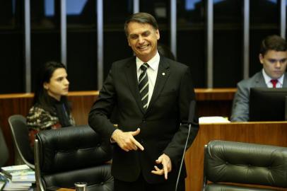 Bolsonaro participa de sessÃ£o solene dos 30 anos da ConstituiÃ§Ã£oBRASÃLIA, DF,  06.11.2018 - CONSTITUIÃÃO-BRASILEIRA - O presidente eleito, Jair Bolsonaro (PSL), participa de sessÃ£o solene do Congresso Nacional em homenagem aos 30 anos da PromulgaÃ§Ã£o da ConstituiÃ§Ã£o Federal de 88. No plenÃ¡rio da CÃ¢mara, nesta terÃ§a-feira (6). (Foto: Pedro Ladeira/Folhapress)Local: BRASÃ?LIA ;DF ;BRASIL