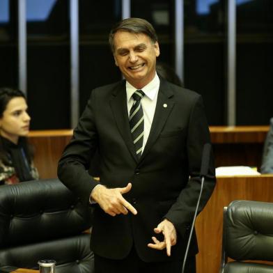 Bolsonaro participa de sessÃ£o solene dos 30 anos da ConstituiÃ§Ã£oBRASÃLIA, DF,  06.11.2018 - CONSTITUIÃÃO-BRASILEIRA - O presidente eleito, Jair Bolsonaro (PSL), participa de sessÃ£o solene do Congresso Nacional em homenagem aos 30 anos da PromulgaÃ§Ã£o da ConstituiÃ§Ã£o Federal de 88. No plenÃ¡rio da CÃ¢mara, nesta terÃ§a-feira (6). (Foto: Pedro Ladeira/Folhapress)Local: BRASÃ?LIA ;DF ;BRASIL