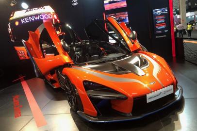  Mclaren Senna o modelo de rua mais radical ousado e completo produzido pela montadora inglesa é um dos sucessos do Salão. Também está exposto o fórmula 1, com que Ayrton Senna ganhou o GP de Monza de 1990.