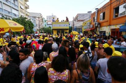  PORTO ALEGRE, RS - BRASIL 25.02.2017  - Carnaval de rua no bairro Cidade Baixa agita foliões.   (FOTO: FELIPE NOGS/ AGÊNCIA RBS)