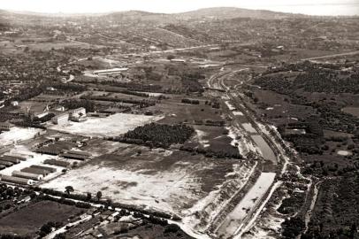  Chácara dos maristas, em 1953,  onde posteriormente foi instalado o Campus da PUCRS, na margem do Arroio Dilúvio e futura Avenida Ipiranga.