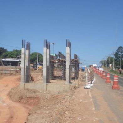 Construção de viaduto na RS-040 com RS-118