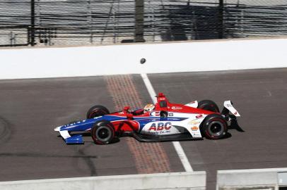 O piloto gaúcho Matheus Leist durante atividade no oval de Indianápolis.